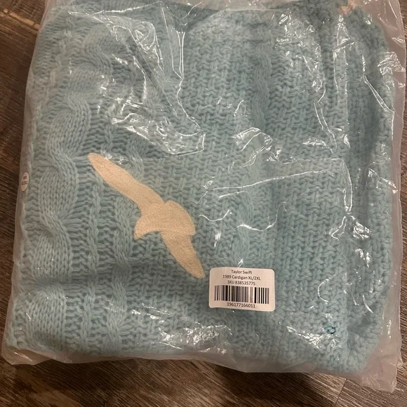 Official Taylor Swift 1989 Cardigan Brand New Sold Out - Picture 2 of 5